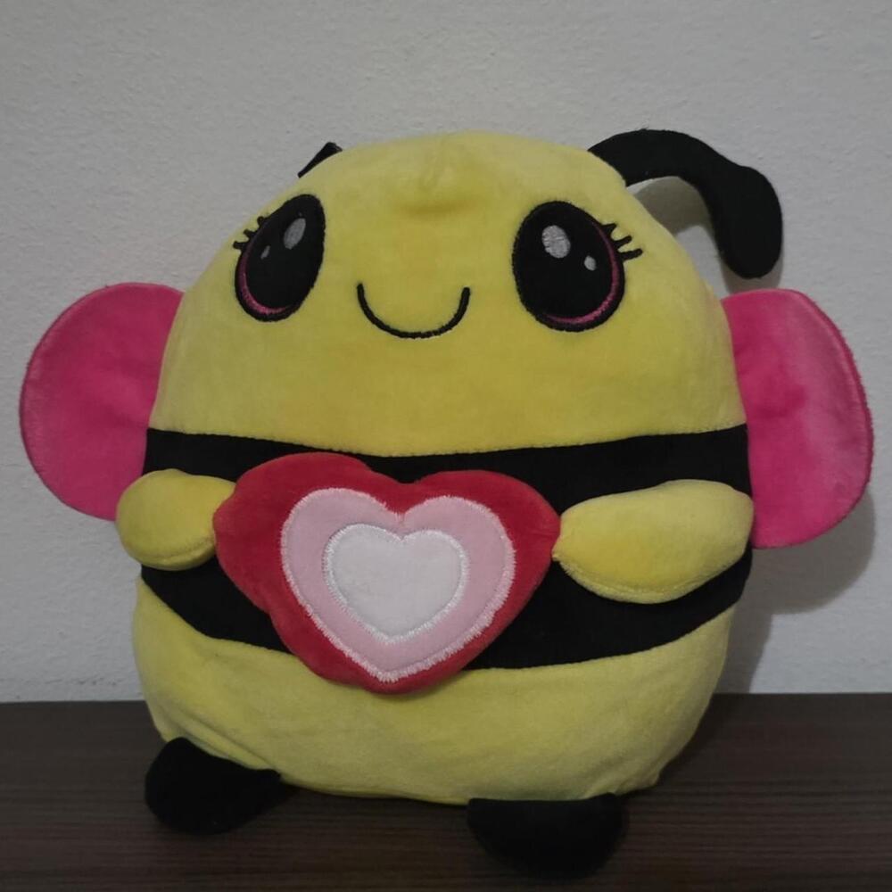 Yellow and black bumble bee plushie with pink heart #kawaii #cute